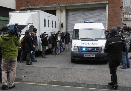 Assange tutuklandı - Resim 1
