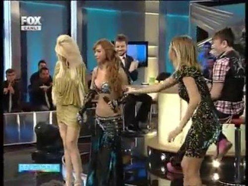 Hande Yener'den göbek şov  - Resim 3