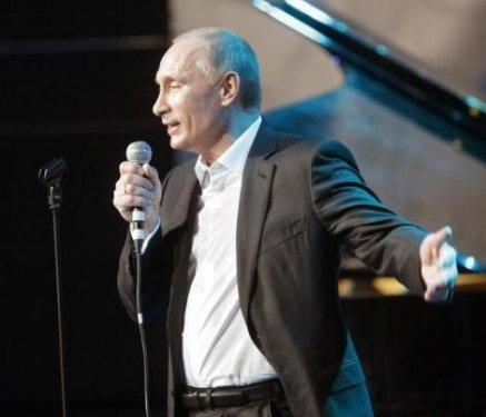 Putin piyano çaldı şarkı söyledi     