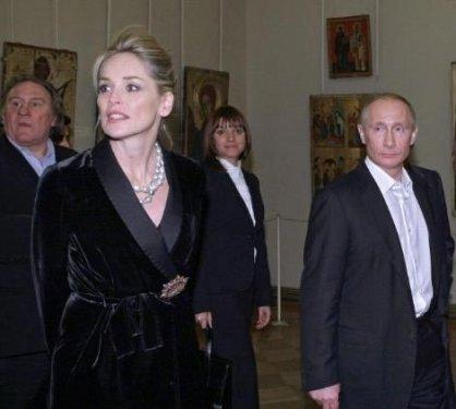 Putin piyano çaldı şarkı söyledi     