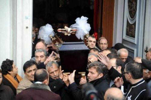 Soney Vural son yolculuğuna uğurlandı - Resim 12