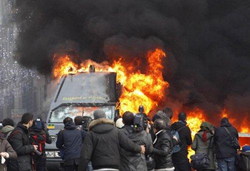İtalya öğrenci protestosu - Resim 11