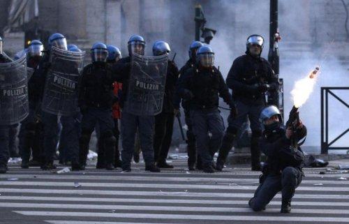 İtalya öğrenci protestosu - Resim 17