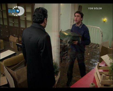 Öyle Bir Geçer Zaman ki - Mete evi yaktı - Resim 59
