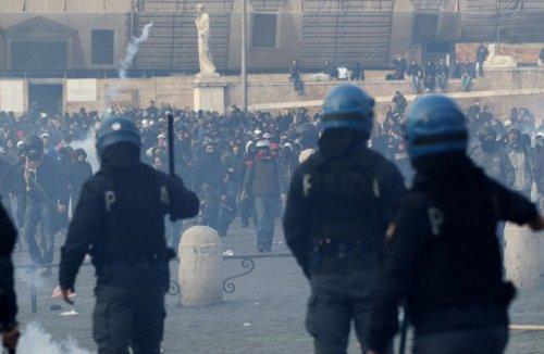 İtalya öğrenci protestosu - Resim 5