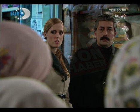 Öyle Bir Geçer Zaman ki - Mete evi yaktı - Resim 7