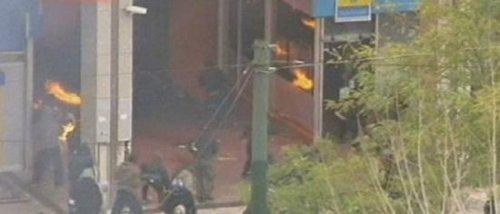 Öğrenciler Atina'yı yakıyor - Resim 15