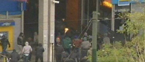 Öğrenciler Atina'yı yakıyor - Resim 13