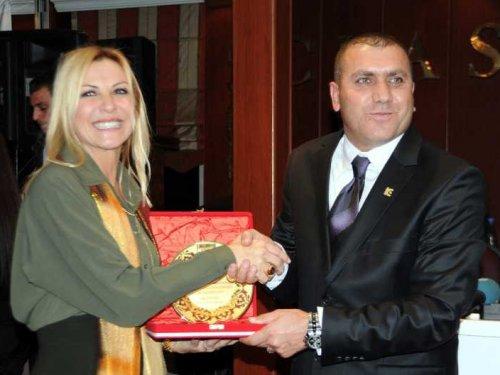 TÜSİAD Başkanı Baydemir'le halayda