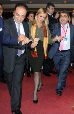 TÜSİAD Başkanı Baydemir'le halayda