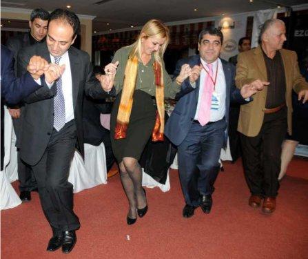 TÜSİAD Başkanı Baydemir'le halayda