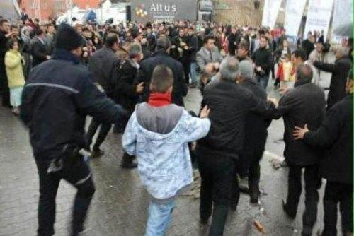Başbakan'ın mitinginde arbede - Resim 3