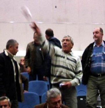 Taraf yazarına tuvalet kağıtlı protesto - Resim 3