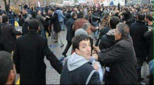 Başbakan'ın mitinginde arbede - Resim 4