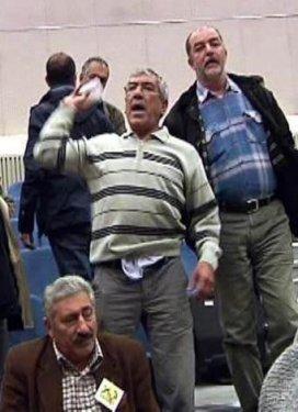 Taraf yazarına tuvalet kağıtlı protesto - Resim 2