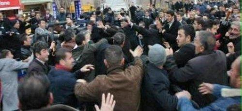 Başbakan'ın mitinginde arbede - Resim 6