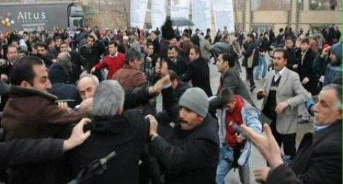 Başbakan'ın mitinginde arbede - Resim 1