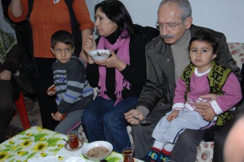 Kılıçdaroğlu gecekondu ziyaret etti - Resim 5