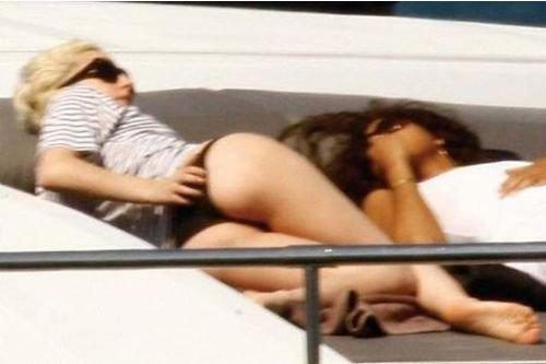 Lady Gaga Paris'te çıplak dolaştı