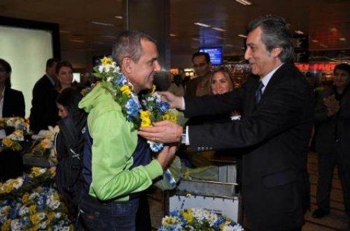 Fenerbahçe Acıbadem yurda döndü