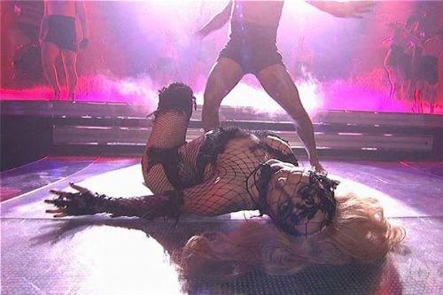 Lady Gaga Paris'te çıplak dolaştı