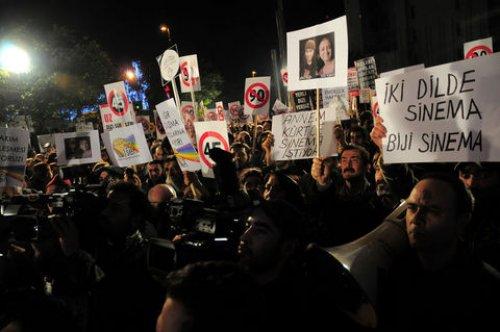 Ünlülerden yerli dizi yersiz uzun protestosu - Resim 11