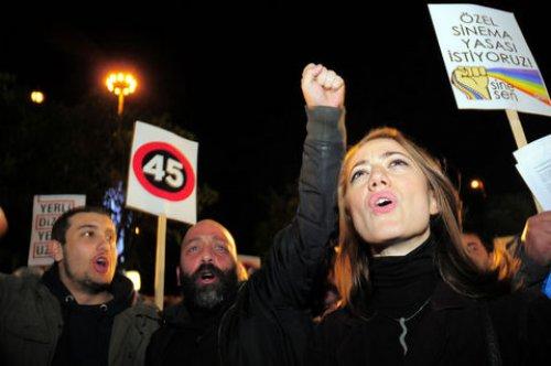 Ünlülerden yerli dizi yersiz uzun protestosu - Resim 19