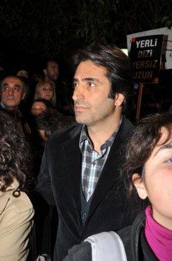 Ünlülerden yerli dizi yersiz uzun protestosu - Resim 24