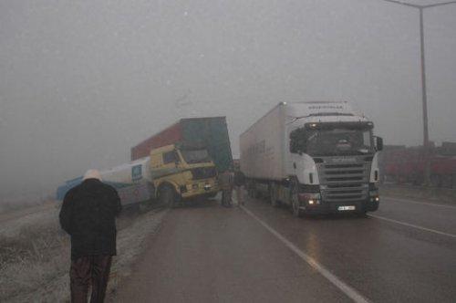 Ankara'da 50'den fazla araç birbirine girdi  - Resim 5