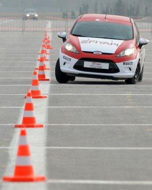 Vekillerin slalom yarışı - Resim 3