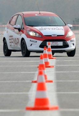 Vekillerin slalom yarışı - Resim 1