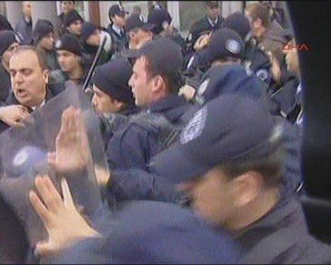 DİSK üyelerine polis müdahalesi  - Resim 6
