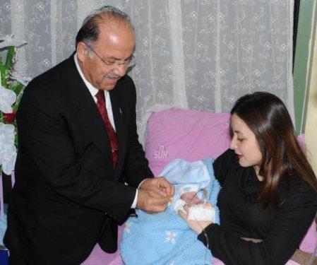 Yeni yılın ilk bebekleri - Resim 13
