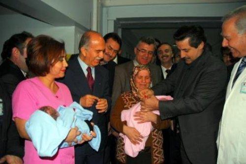 Yeni yılın ilk bebekleri - Resim 4