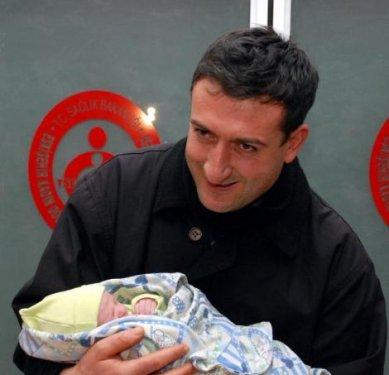 Yeni yılın ilk bebekleri - Resim 5