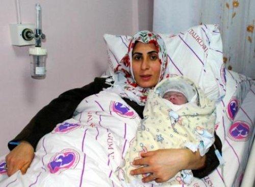 Yeni yılın ilk bebekleri - Resim 12