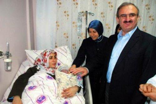 Yeni yılın ilk bebekleri - Resim 11
