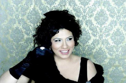 Işın Karaca - Resim 7
