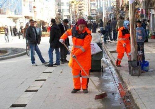 Belediyede çalışan kadın çöpçüler - Resim 9
