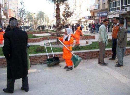 Belediyede çalışan kadın çöpçüler - Resim 4