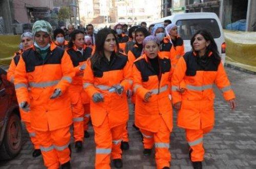 Belediyede çalışan kadın çöpçüler - Resim 8