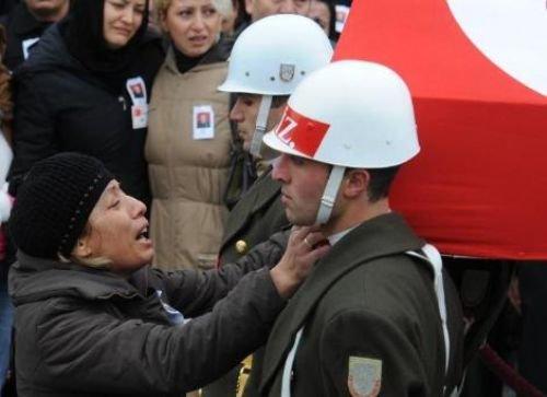 Şehit annesinin feryatları yürek dağladı - Resim 5