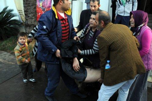 Mahalleli Antalya Belediye'sini bastı - Resim 2