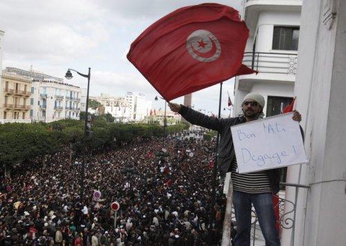 Tunus savaş alanına döndü - Resim 40