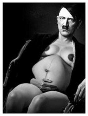 Hamile ve çıplak Hitler - Resim 1