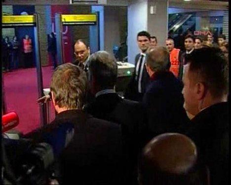 Erdoğan Türk Telekom Arena'yı terk etti