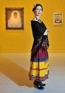 Pelin Batu Frida Kahlo oldu  - Resim 14
