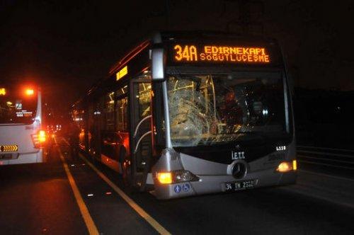 Metrobüs yoluna girdi canından oldu  - Resim 2