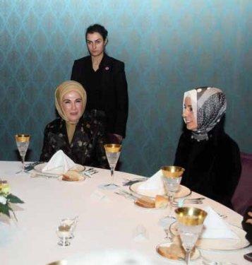 Emine Erdoğan'a Fenerbahçe forması hediye ettiler