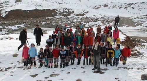 Silahlı koruma eşliğinde okul yolu... - Resim 1